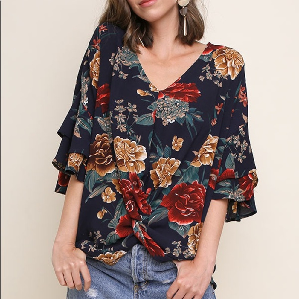 Umgee floral print v-neck top w/ bell sleeves NWT